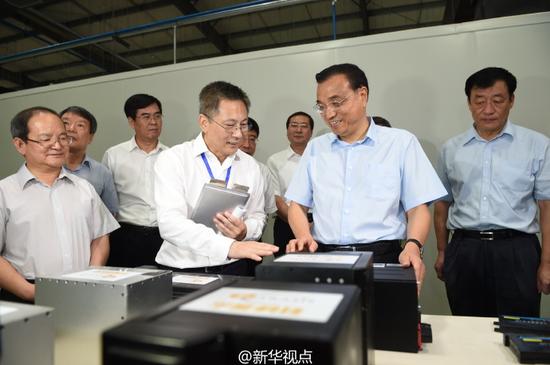 李克強(qiáng)肯定“廠家定制生產(chǎn)裝備”新模式