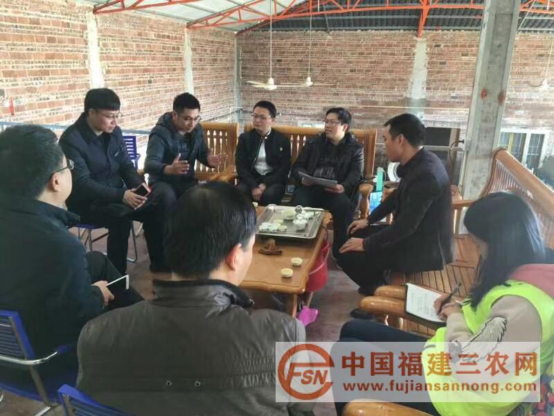 7微信圖片_向領(lǐng)隊(duì)楊文普處長(zhǎng)匯報(bào)工作.jpg