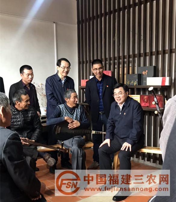 1.微信圖片_20180324省委常委、組織部長(zhǎng)胡昌升到石山村看望慰問駐村干部、為精準(zhǔn)扶貧工作加油打氣.jpg