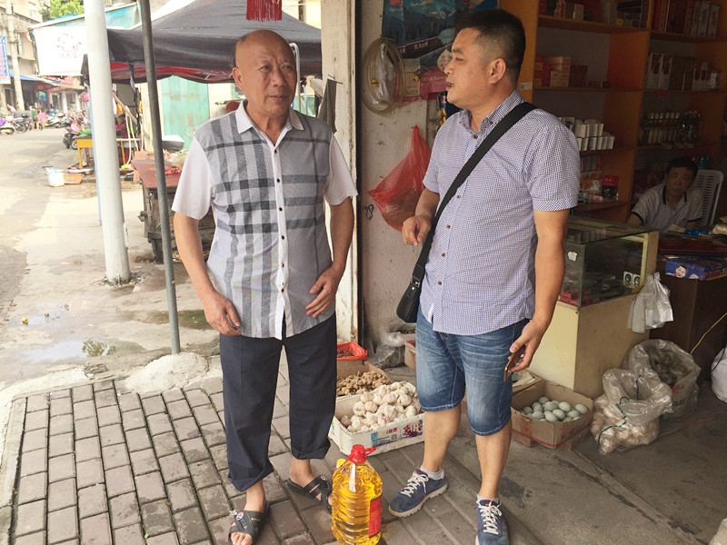 走訪貧困戶(hù)2.jpg