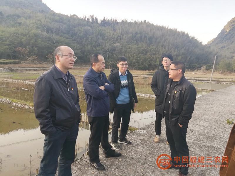 1.11-省經(jīng)濟信息中心副主任陳仁一行前來看望慰問.jpg