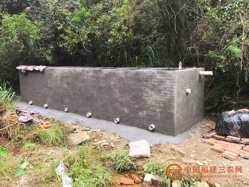 實(shí)施飲水改造提升工程，圖為改建后的自來(lái)水蓄水池.jpg
