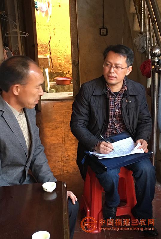 12走訪摸底村貧困戶.jpg