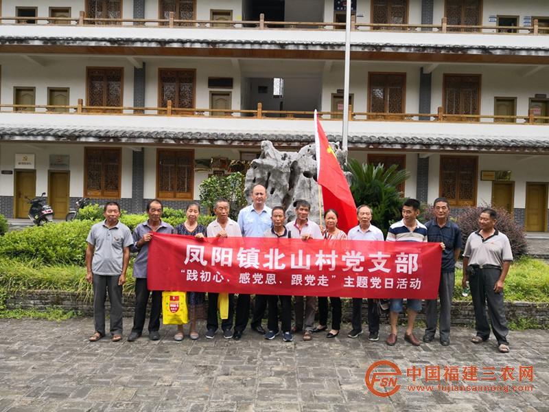 圖二：張清帶領黨員走廉村.jpg