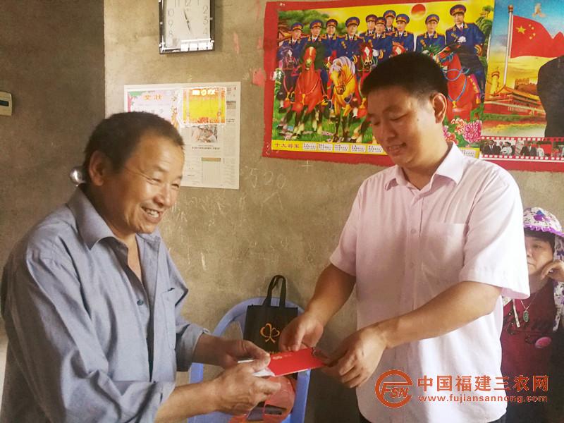 慰問貧困戶.jpg