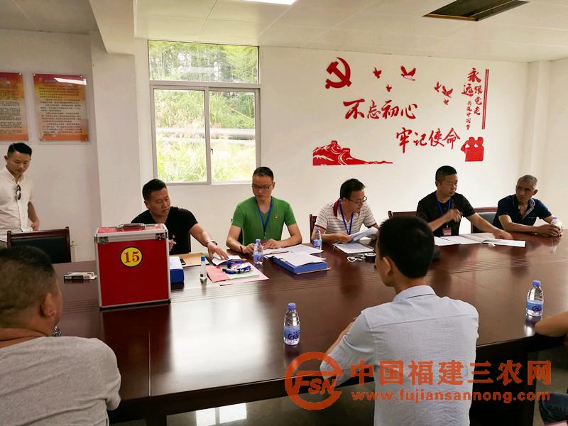 主持黨支部換屆選舉工作.jpg