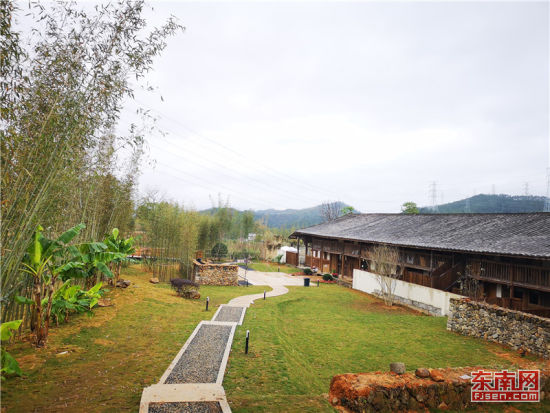芳草萋萋、精致古樸的院落。 福建日?qǐng)?bào) 卞軍凱  林冰 攝
