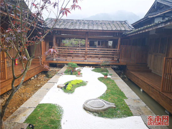 山泉入宅，宅內(nèi)有河。 福建日?qǐng)?bào) 卞軍凱  林冰 攝