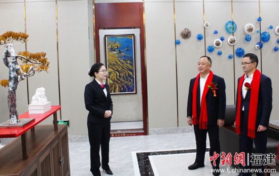 圖為參觀財富管理中心。 林榕生 攝