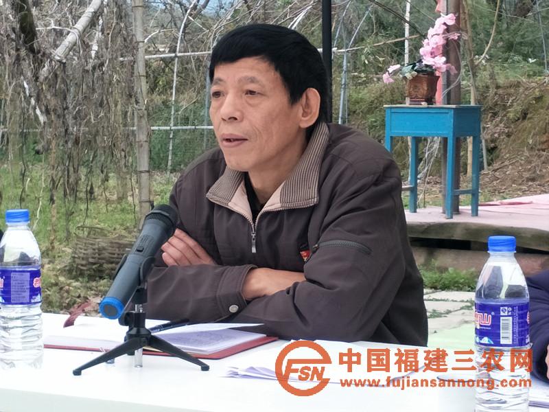 省派龍巖駐村干部領(lǐng)隊(duì)曾國強(qiáng)作講話.jpg