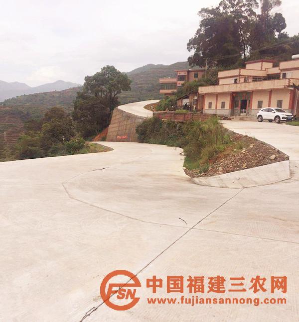圖四、石山村現(xiàn)在的路況.jpg