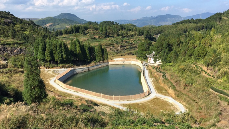 圖片說明：積極爭取各項資金130多萬元用于修建岱陽村安全飲水，全村2000多人的村民飲水安全問題得到根本的解決（抓住關鍵 突出重點 助力民生項目）_副本.jpg