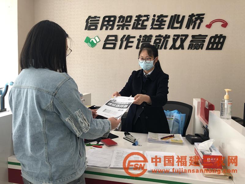 安溪聯(lián)社為學(xué)生提供免費(fèi)打印學(xué)習(xí)資料服務(wù)_副本.jpg