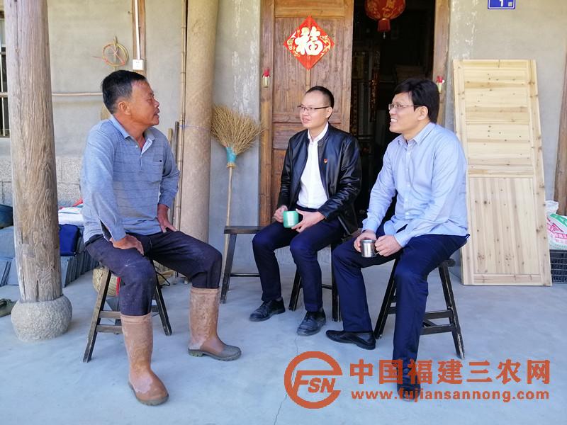 走訪羅源縣曹垅村村民，了解村民的家庭收入情況.jpg