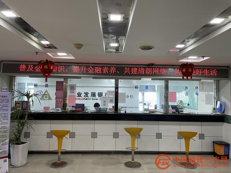 1-LED顯示屏播放宣傳標(biāo)語(yǔ).jpg