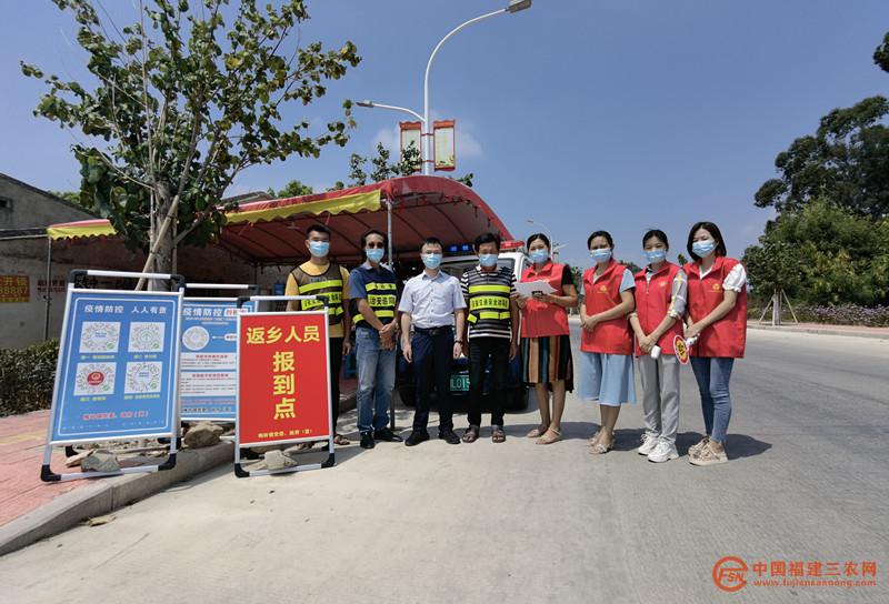 2.快速建立臘洲村疫情防控黨員先鋒突擊隊(duì)（左三為梁志埠）.jpg
