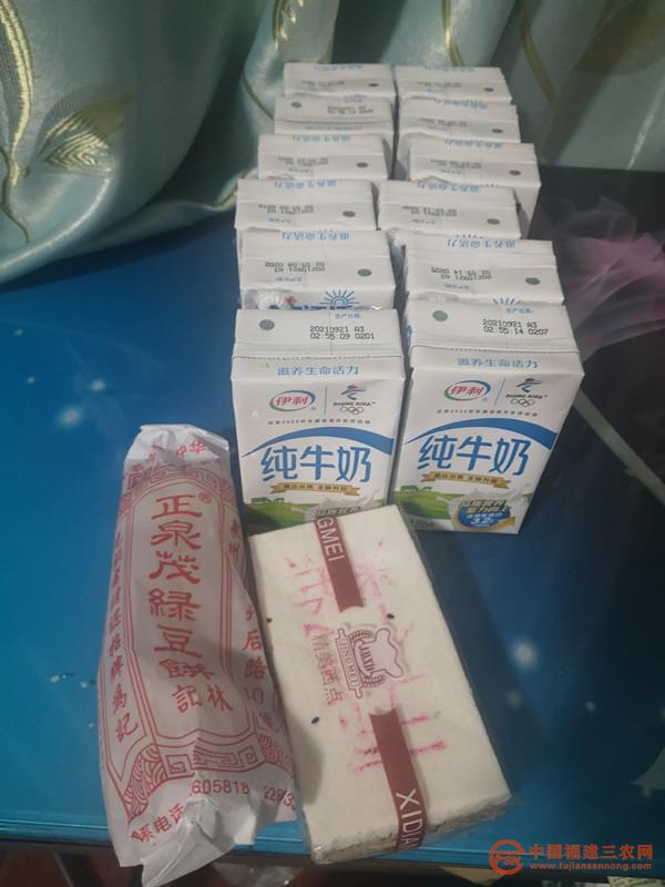 給筆者準(zhǔn)備的夜宵食品.jpg