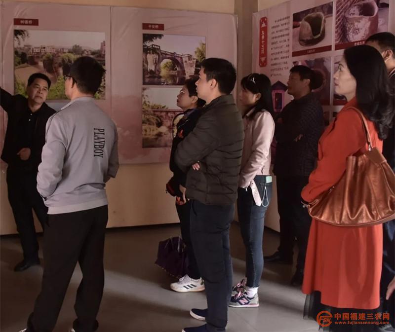 參觀中山鎮(zhèn)百家姓文化園.jpg