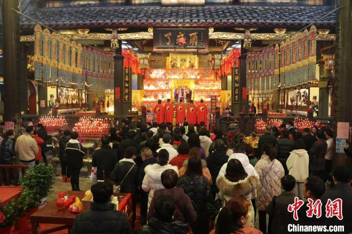 福建寧德千斤“米龜”祈福賀新春