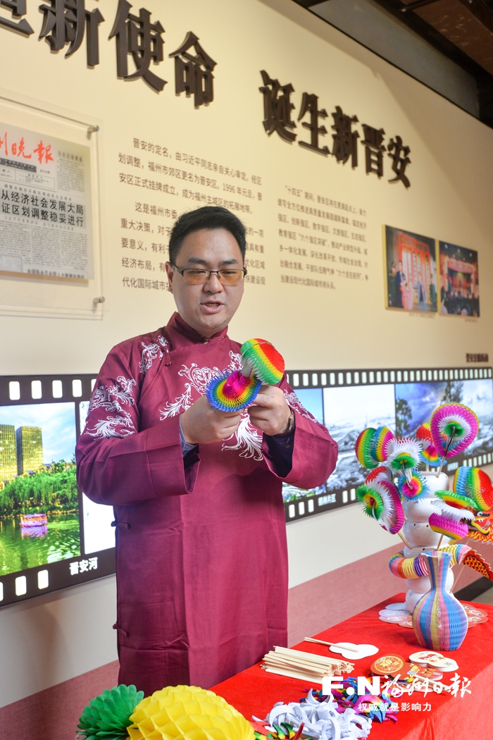 晉安紙翻花非遺亮相央視舞臺(tái)：似花不是花 翻出百花樣