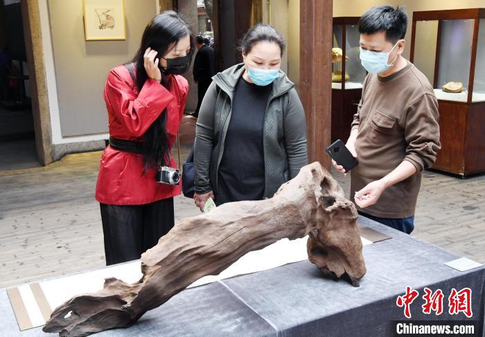 “中國(guó)木雕之城”莆田竹木雕刻精品亮相福州