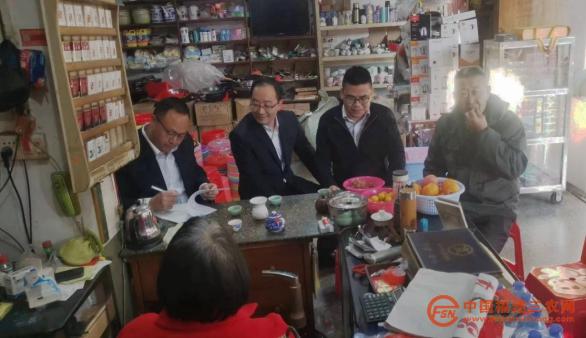 1 金融助理走訪小微企業(yè).jpg