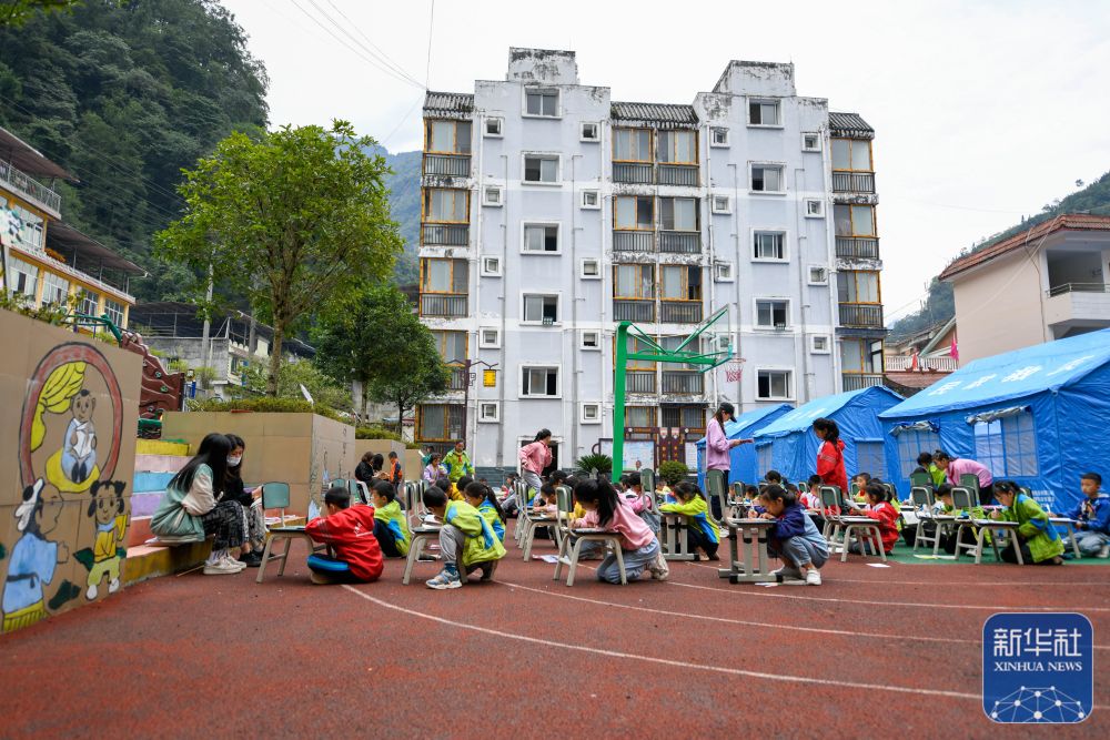 組圖：震區(qū)的戶外課堂