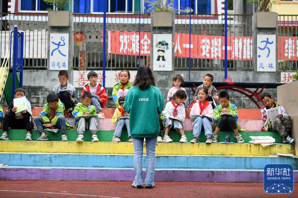 組圖：震區(qū)的戶外課堂
