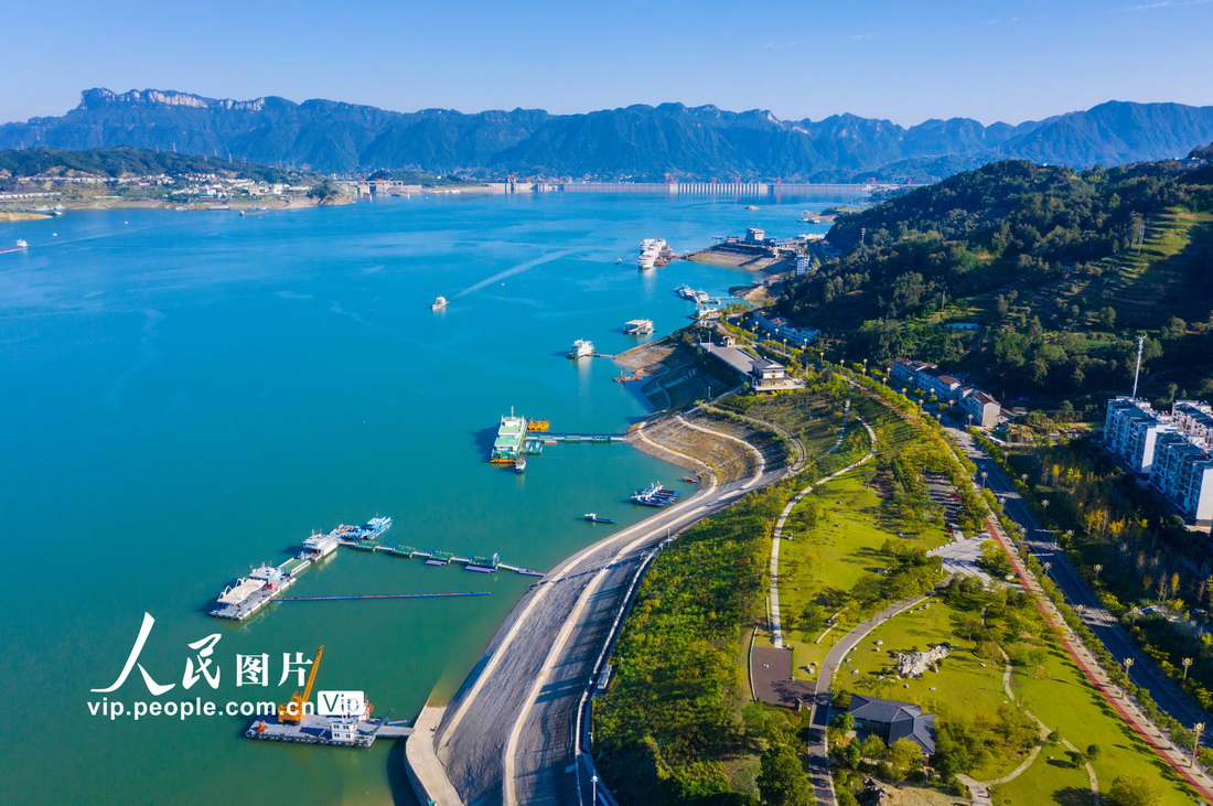 2022年10月11日，三峽大壩上游的湖北省宜昌市秭歸港的望江公園。