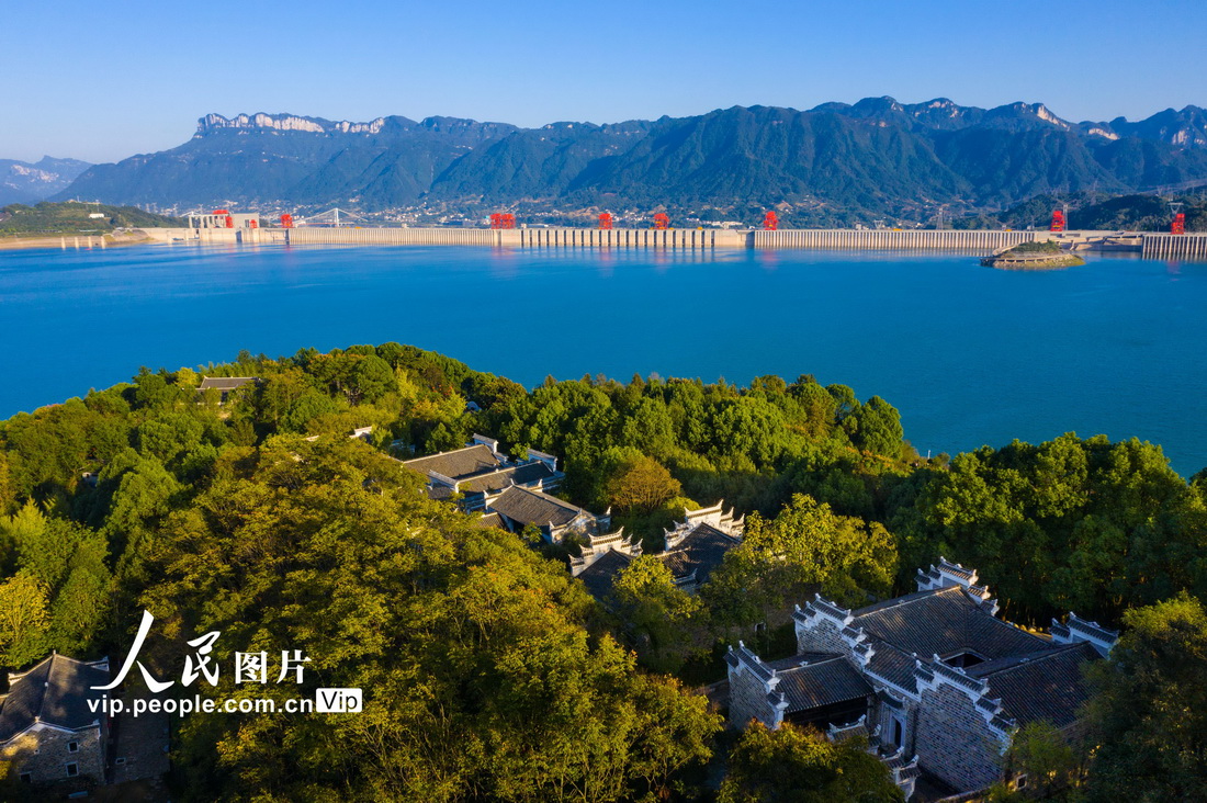 2022年10月11日，三峽大壩上游的湖北省宜昌市秭歸縣鳳凰山屈原故里景區(qū)。