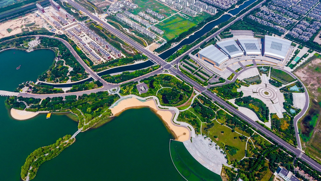 東營市墾利區(qū)民豐湖公園景色（2018年6月24日攝，無人機(jī)照片）。 新華社記者 郭緒雷 攝