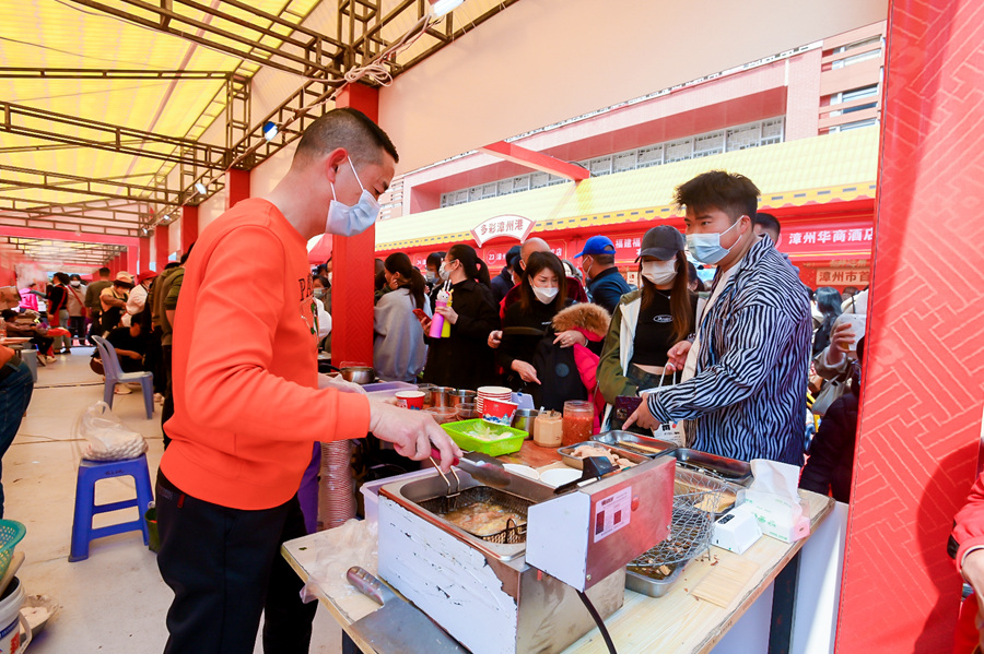 現(xiàn)場匯聚3000多種品類的美食，讓市民游客大飽口福。主辦方供圖