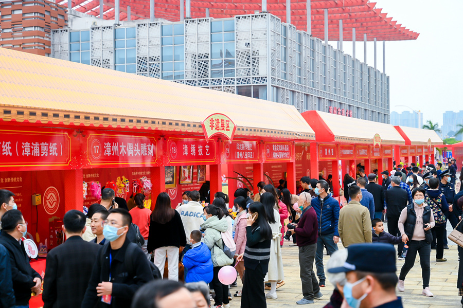 本屆美食文化節(jié)設有10個特色展區(qū)，吸引眾多市民游客前來體驗。主辦方供圖