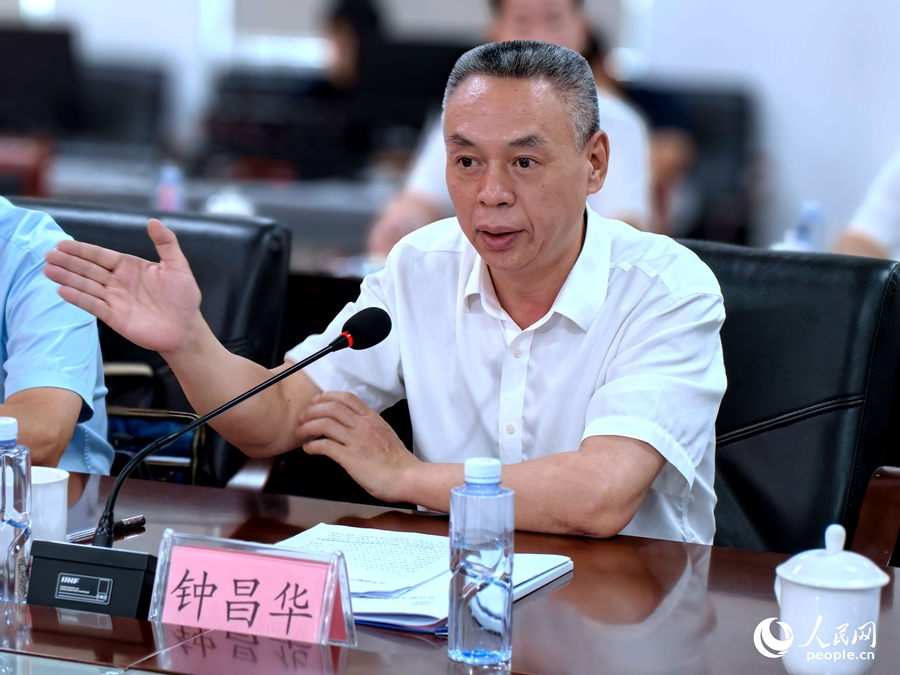 福建省發(fā)改委黨組成員，省糧食和物資儲備局黨組書記、局長鐘昌華點評調(diào)研情況。人民網(wǎng) 葉青卿攝
