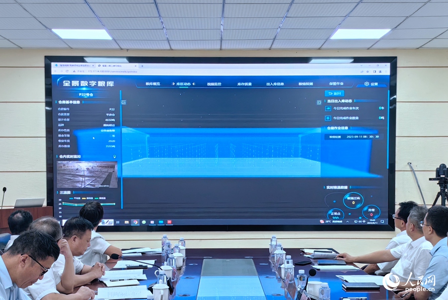 升級糧庫信息化系統(tǒng)演示。人民網(wǎng) 葉青卿攝