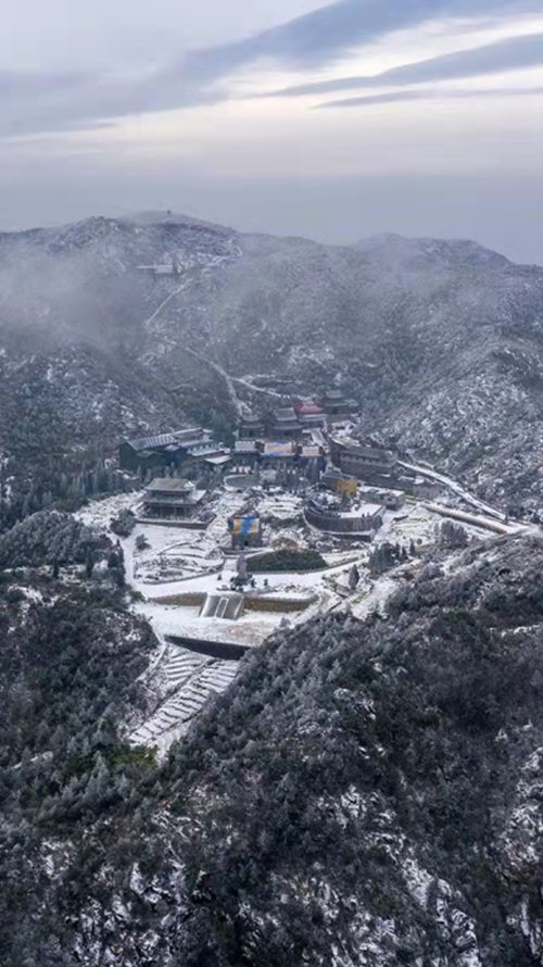 白云山雪景。鄭廷裕攝