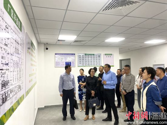 　　寧德市政協(xié)赴中心城區(qū)開展“中心城區(qū)‘中央廚房’運(yùn)營情況”專項(xiàng)視察活動(dòng)。葉茂 攝