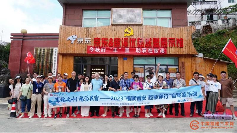 自駕游助力農(nóng)民豐收節(jié).jpg