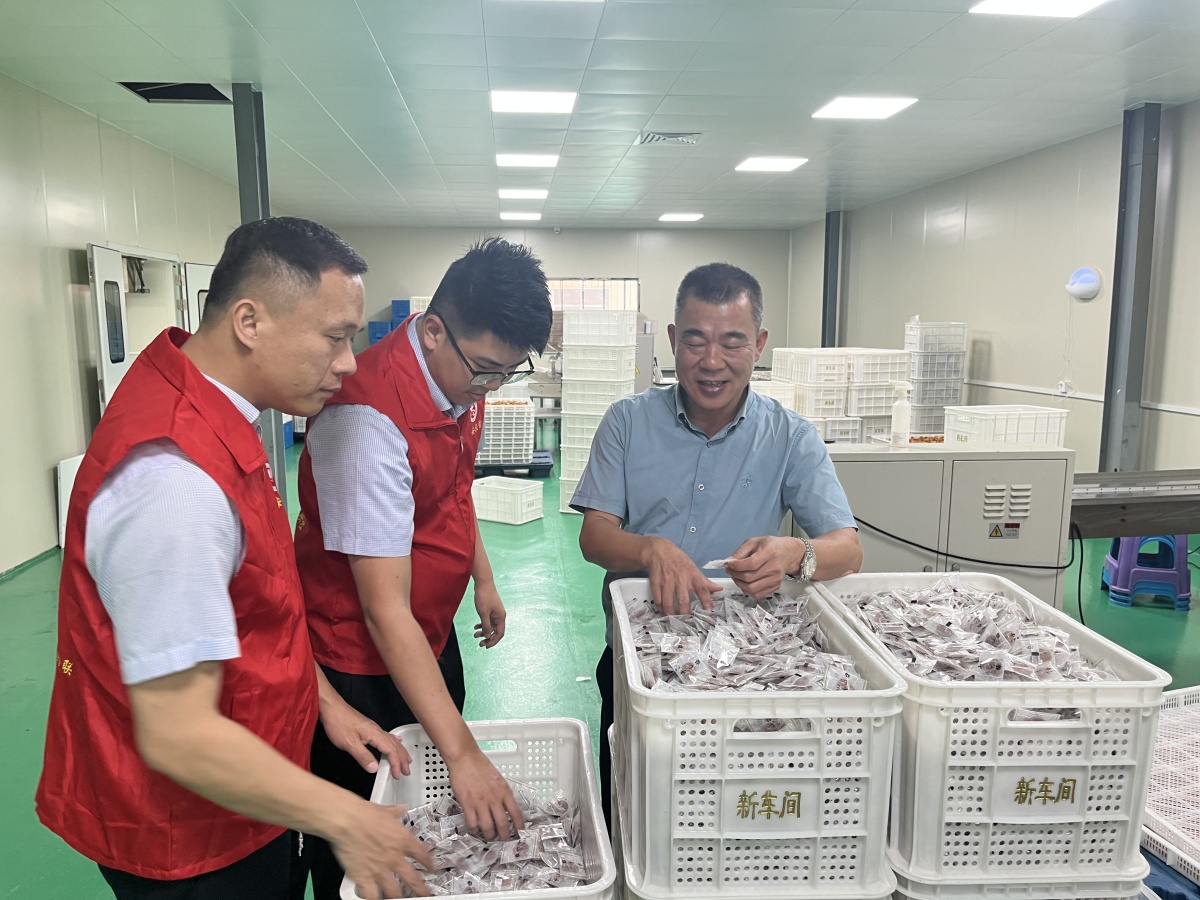 詔安農(nóng)信聯(lián)社金融助理走訪順興達企業(yè)1_副本.jpg