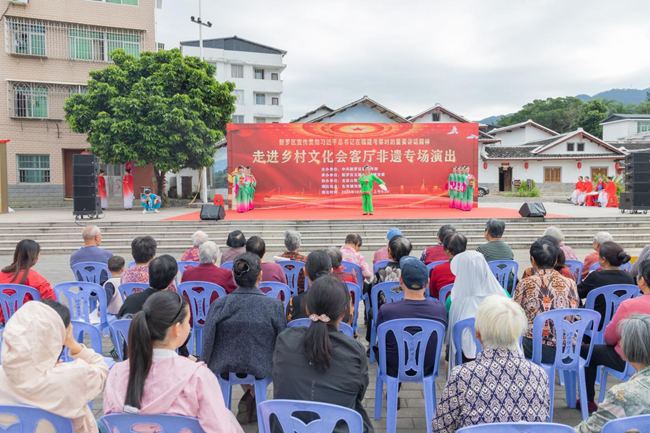 走進(jìn)鄉(xiāng)村文化會(huì)客廳非遺專場(chǎng)演出東肖鎮(zhèn)鄧厝村專場(chǎng)