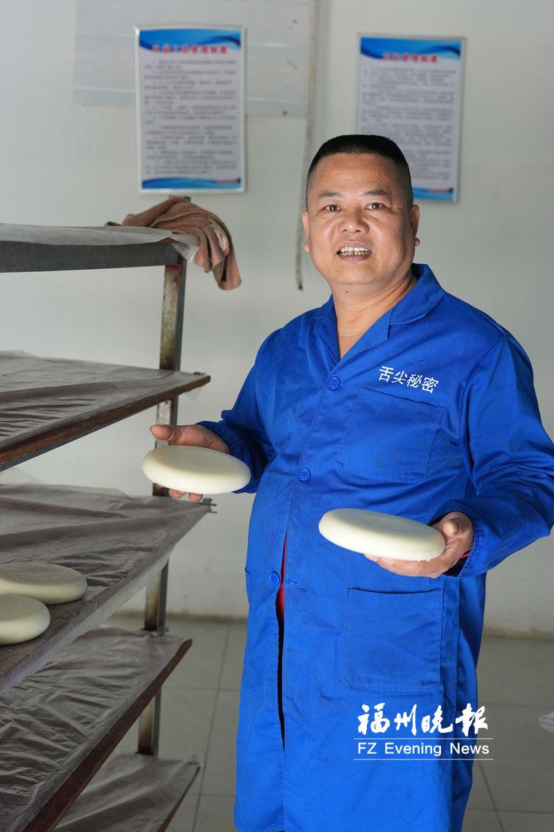 曾啟飛：讓貴安拉面“飛”出小山村